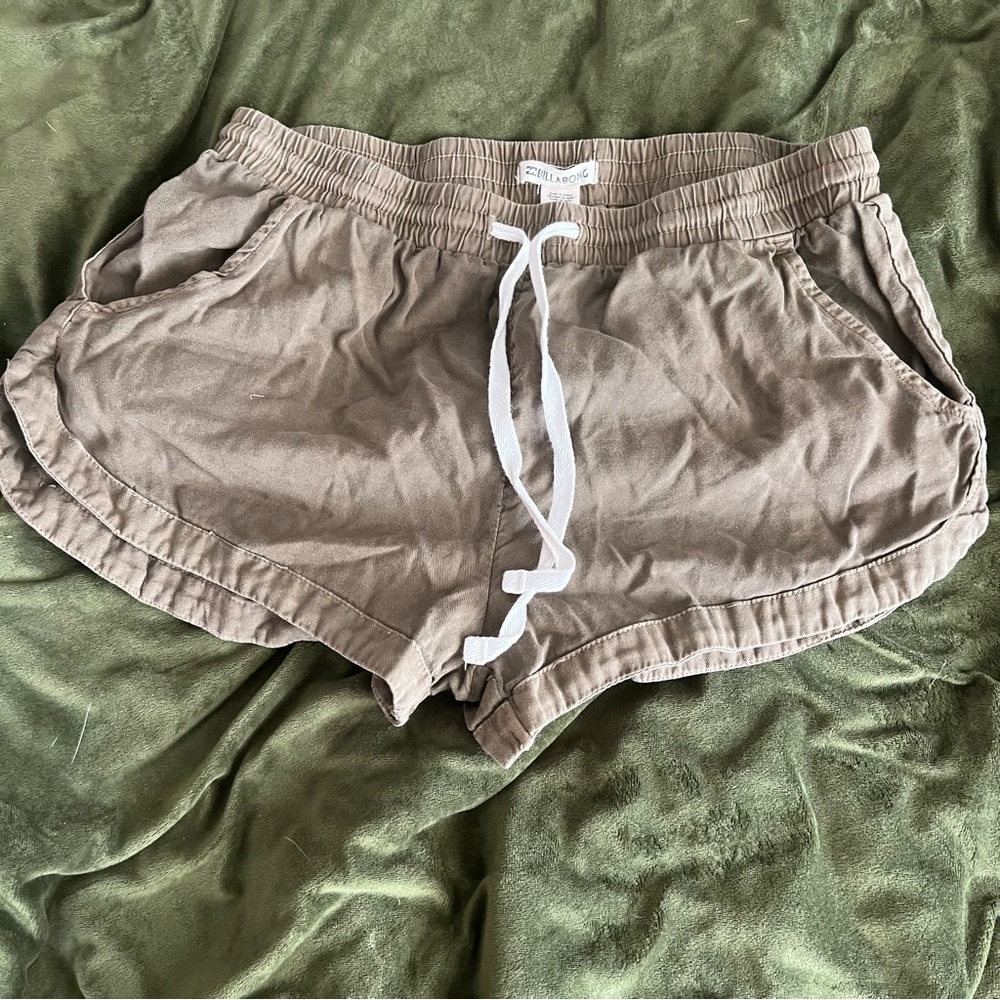 Billabong: Road trippin elastic waist shorts